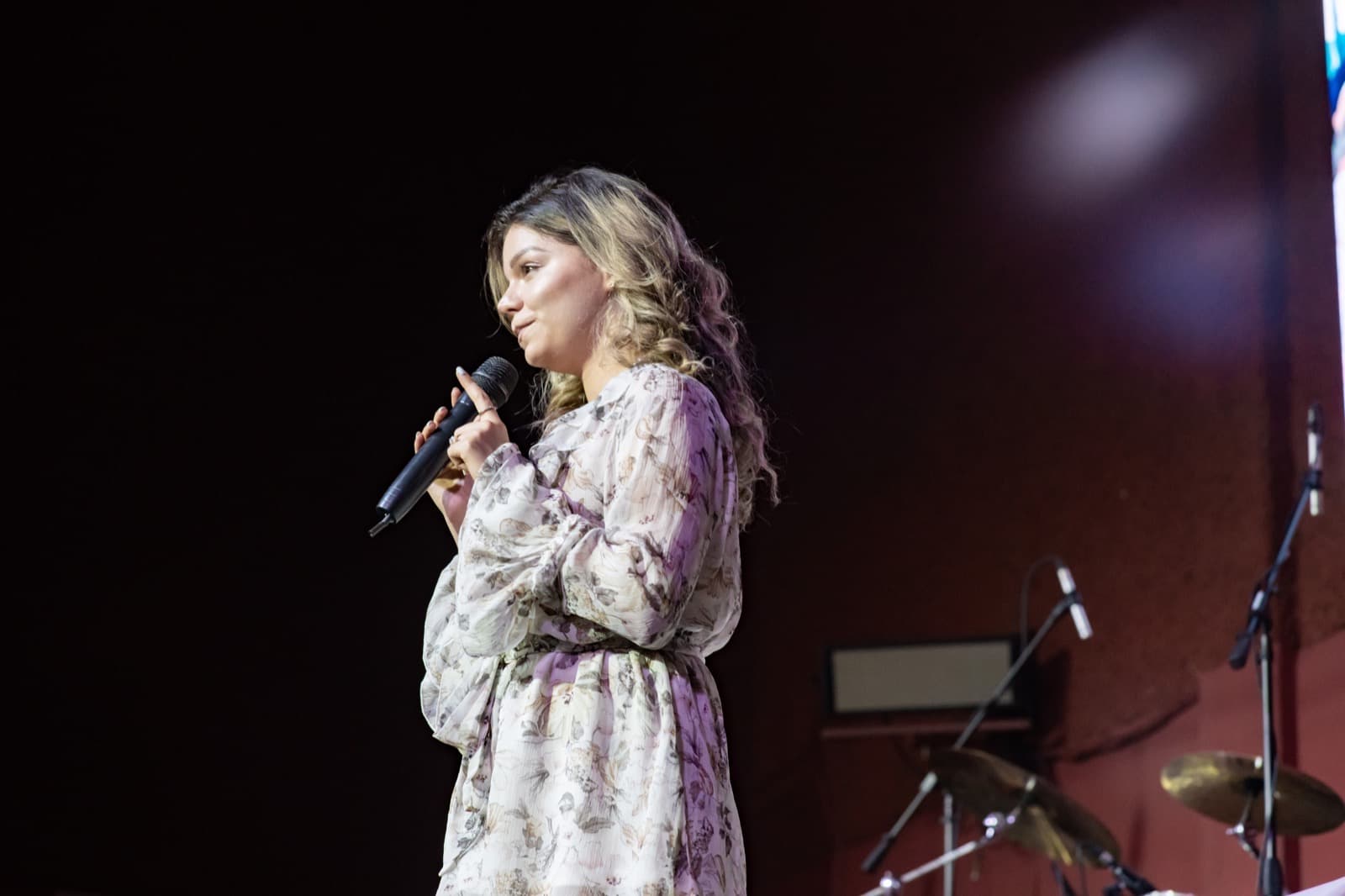 FuckUp Nights Chapala — Fernanda Leony hablando